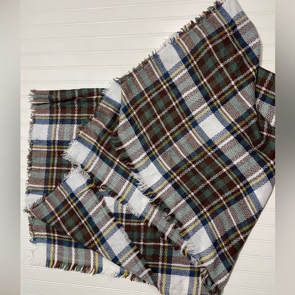 NWT Boutique Oversized Tartan Plaid Blanket Scarf - Picture 2 of 13